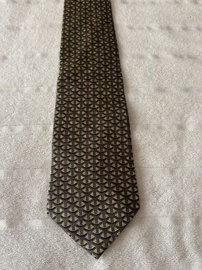 Geometric Pattern Men’s Tie in Black and Tan